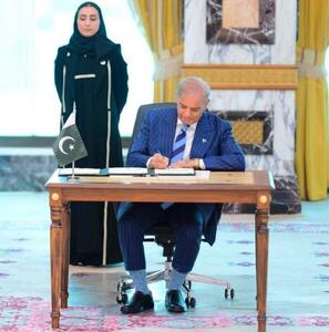  عکس/ جوراب‌ خاص شهباز شریف در مراسم امضا توافق‌ مکه
