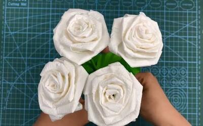 گل با دستمال کاغذی و خمیر
