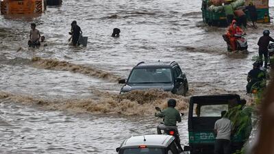 سیلاب سنگین خیابانهای گورگائون را به رودخانه تبدیل کرد