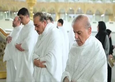  لحظه ورود عاصم منیر و شهباز شریف به داخل کعبه
