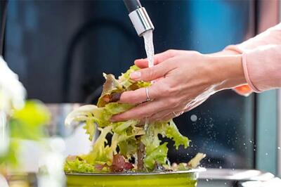 شستوشوی این سبزی محبوب تابستانی را جدی بگیرید