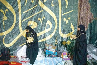  آغاز خدمت‌رسانی موکب «جوادالائمه (ع)» کفشداران به زائران پیاده امام رضا(ع) در مسیر نیشابور - مشهد