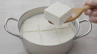  طرز تهیه ۱ کیلو پنیر خانگی با ۱ لیتر شیر؛خوشمزه و طبیعی