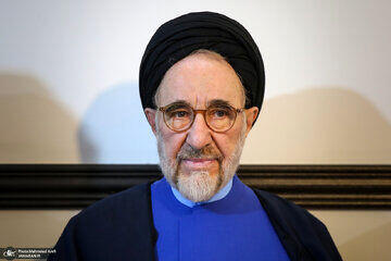  خوش و بش سیدمحمد خاتمی با وزیر پزشکیان در یک مراسم + عکس