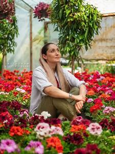 عکس های زیبای هدیه تهرانی در یک گلخانه