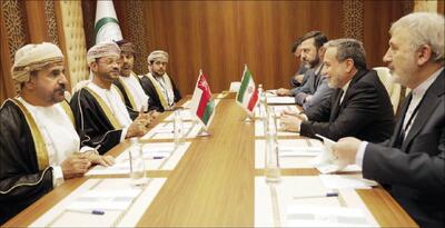  دبیر شورای عالی امنیت ملی: تا آمریکا رفتارش را تصحیح نکند، تنگه هرمز باز نخواهد شد/سازمان عملیات تجارت دریایی بریتانیا: یک کشتی در سواحل عمان هدف قرار گرفته/عراقچی: در بحث توافق با عمان، بسیار به نتیجه نهایی نزدیک هستیم / بازگشایی تنگه منوط به جبران نقض تفاهم‌نامه از سوی آمریکا است/ خبرگزاری امارات: یکی از کشتی‌های شرکت ادنوک هنگام عبور از تنگه، هدف قرار گرفت