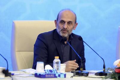 خبرنگار چشم بیدار جامعه و زبان گویای روزگار خویش است