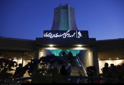 بازدید نیمبهای خبرنگاران از برج آزادی به مناسبت روز خبرنگار