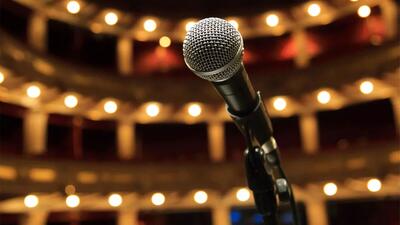فیلم آوازخوانی پسر نوجوان در برنامه محفل / این پسر فقط برای تماشا آمده بود اما با صدایش برنامه را متوقف کرد