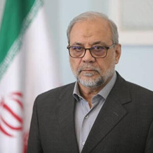  همچنان دبیر