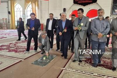 ادای احترام خبرنگاران کهگیلویه و بویراحمد به شهدای جنگ تحمیلی تصاویر - تسنیم