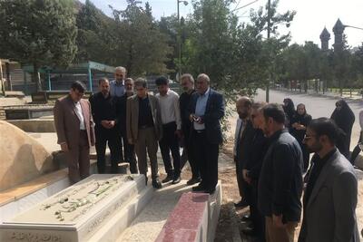  خبرنگاران لرستان در مزار شهدا؛ بازخوانی مسئولیت روایت در روز خبرنگار - تسنیم