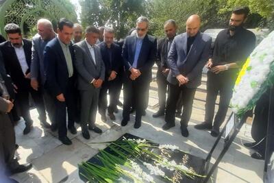  مزار خبرنگار شهید «محمود صارمی» در بروجرد غبارروبی شد - تسنیم