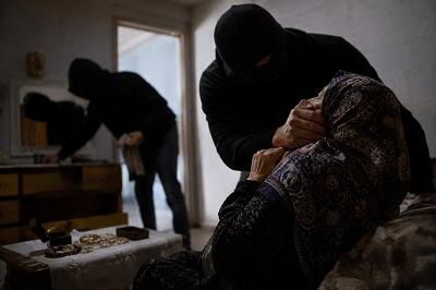 قتل پیرزن ۷۰ ساله برای چند تکه طلا