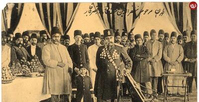  کارت‌پستالی خاص از تصویر مظفرالدین‌شاه قاجار و اطرافیانش (عکس)