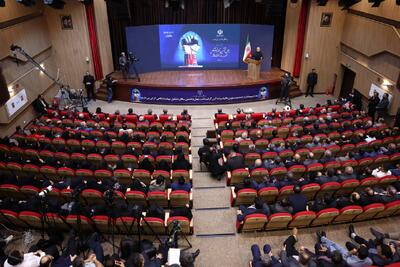 پزشکیان: سرمایهگذاری در فناوری، راه کاهش وابستگی به نفت و مقابله با تحریمهاست
