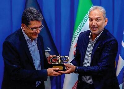 اعطای «نشان عالی تشریفات فرودگاهی» به مدیران ارشد وزارت نفت در عسلویه