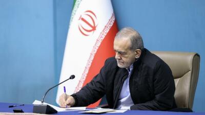  رئیس‌جمهور پزشکیان در پیامی درگذشت والده همسر حجت الاسلام والمسلمین سید حسن خمینی را تسلیت گفت
