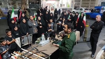  نمایش کشفیات سلاح از اغتشاشات دی‌ماه در پیشوا؛ از قمه و شمشیر تا مواد مخدر