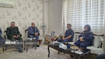  دیدار مسئولان لاهیجان با خانواده شهید «نیما رجب پور»