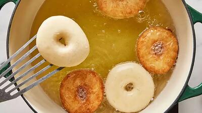  طرز تهیه دونات خانگی نرم و پف‌ دار با روکش شکلاتی؛ رازهای یک شیرینی بی‌ نظیر