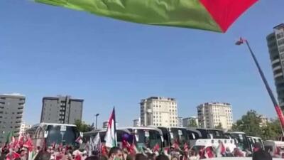  استقبال گسترده از کاروان فلسطینی در شانلیاورفه با پرچمها و شعارهای همبستگی