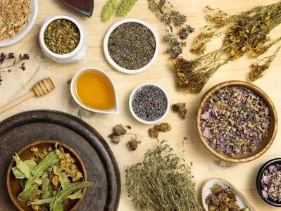  طب سنتی برای نفخ؛ کدام توصیه‌ها می‌تواند به هضم بهتر کمک کند؟