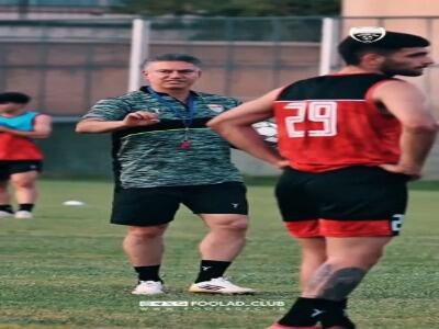  مطهری در حال گداختن فولاد