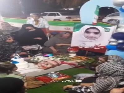  ویدیویی دردناک از جشن تولد دانش‌آموز شهید میناب بر سر مزارش