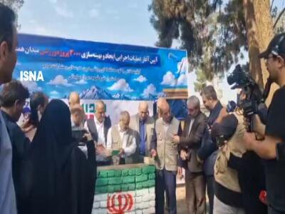  وزیر آموزش و پرورش دست به آجر شد