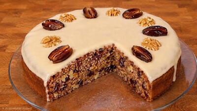 طرز تهیه کیک خرمایی کاراملی با بافت فوق العاده نرم و خیس