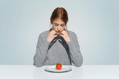 انواع اختلالات خوردن؛ از بی اشتهایی عصبی تا پرخوری اجباری + علائم و درمان