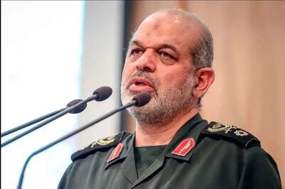  آیت الله خامنه ای در حکم انتصاب سردار احمد وحیدی به سِمت فرمانده کل سپاه: تحقق آمادگی هوشمندانه برای اجرای عملیات تهاجمی پرقدرت علیه دشمن مورد انتظار است