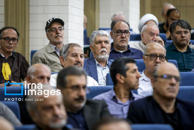  اسحاق جهانگیری و کرباسچی در مراسم ختم یک روزنامه نگار/ وزرای پزشکیان هم بودند+ عکس