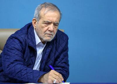  حکم انتصاب پزشکیان برای محسن رضایی/ دبیر شعام رسماً منصوب شد