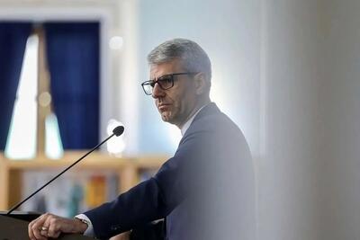 سخنگوی وزارت خارجه: وزیر خزانهداری آمریکا به تلاش برای «خفهکردن» ایران با «تحریمهای اقتصادی» بالیده است / ایران طی چند دهه نشان داده که با این لفاظیهای نخنما و فشارهای غیرانسانی خفه نخواهد شد / آمریکا اعتیاد بیمارگونه به تحریم را جایگزین سیاست و عقلانیت کرده
