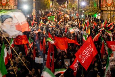  این گزارش خبری نیست ** به خبر اصلاح شود ** میدان انقلاب؛ همچنان میعادگاه مردمانی که با ایمان و غیرت انقلابی ایستاده اند