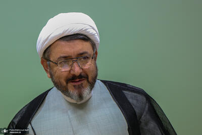 خاطرهای درسآموز از اخلاق و دقتنظر امام خمینی (س)/ امام برای تغییر یک کلمه، پیام خود را از صداوسیما برگرداندند!