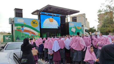  تماشاخانه سیار کانون مهمان ۴۰ منطقه روستایی و کم برخوردار استان اردبیل