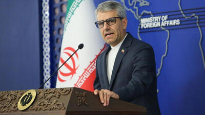  سخنگویی  وزارت امور خارجه : سرنوشت چهار ایرانی بازداشت شده در کویت/ مذاکرات با عمان بصورت سازنده در حال انجام است/ پیمان مکه تهدیدی علیه کشورهای منطقه است + فیلم