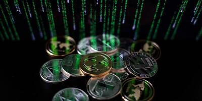 کاهش دلار با باز شدن مسیر جدید تنگه هرمز؛ بازگشت بیتکوین به ۶۵ هزار دلار