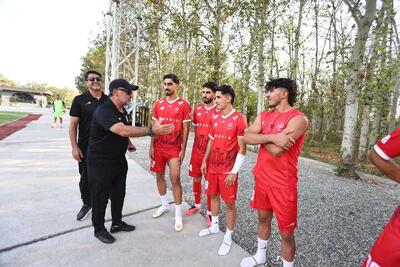 سرمربی تیم ملی امید چشم از لیگ برنمیدارد