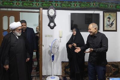 عکس: دیدار تولیت آستان قدس رضوی با خانوادههای شهدای مدافع حرم