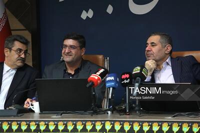 نشست صمیمی خبرنگاران با استاندار چهارمحال و بختیاری و مشاور رئیس جمهور - تسنیم