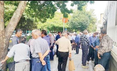  تجمع بازنشستگان فولاد اصفهان     برای سومین روز متوالی