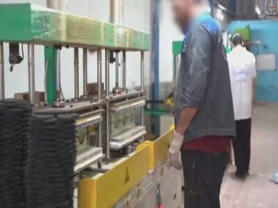 فیلم/ مددجویان اردوگاه کاردرمانی قم با تولید کتانی، آیندهای تازه میسازند