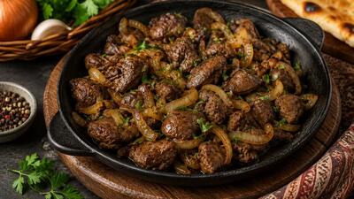 طرز تهیه جگر مرغ سرخ شده؛ خوشمزه، نرم و آبدار با پیاز فراوان