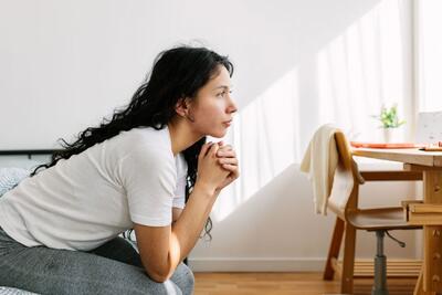 چرا صبح ها مضطرب از خواب بیدار می شویم؟