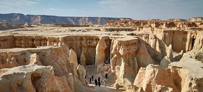  ژئوپارک جهانی قشم زیر آتش؛ بمباران چه بلایی بر سر میراث طبیعی بزرگ‌ترین جزیره خلیج فارس آورد؟