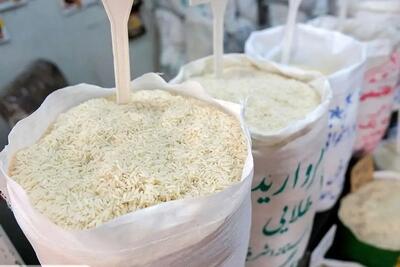 اتحادیه بنکداران مواد غذایی: برنجهای موسوم به آمریکایی به صورت قاچاق و از مسیر عراق وارد ایران میشوند/ احتمال دارد این کالا در برخی مناطق مرزی وجود داشته باشد، اما تاکنون در بازار تهران مشاهده نشده/ این برنجها در سه مدل عرضه میشوند و قیمت آنها از حدود کیلویی ۱۲۰ هزار تومان آغاز میشود و تا ۲۴۰ هزار تومان هم میرسد